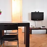 1 Bedroom Flat In Le Marais